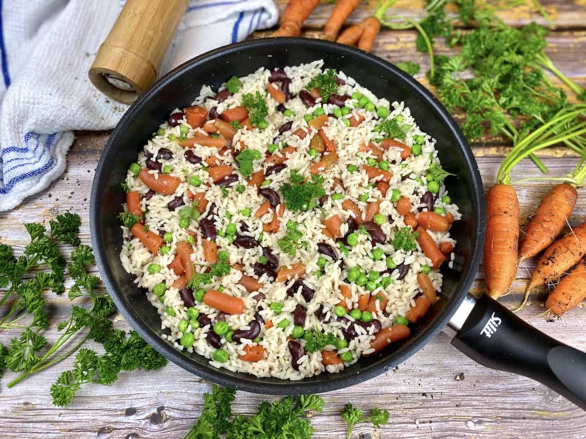 Rice with peas, carrots and beans